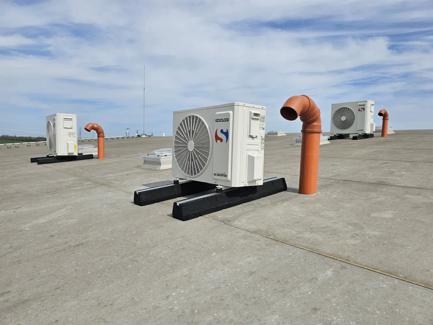 Stropní kazetová klimatizace do kanceláří - Telnice