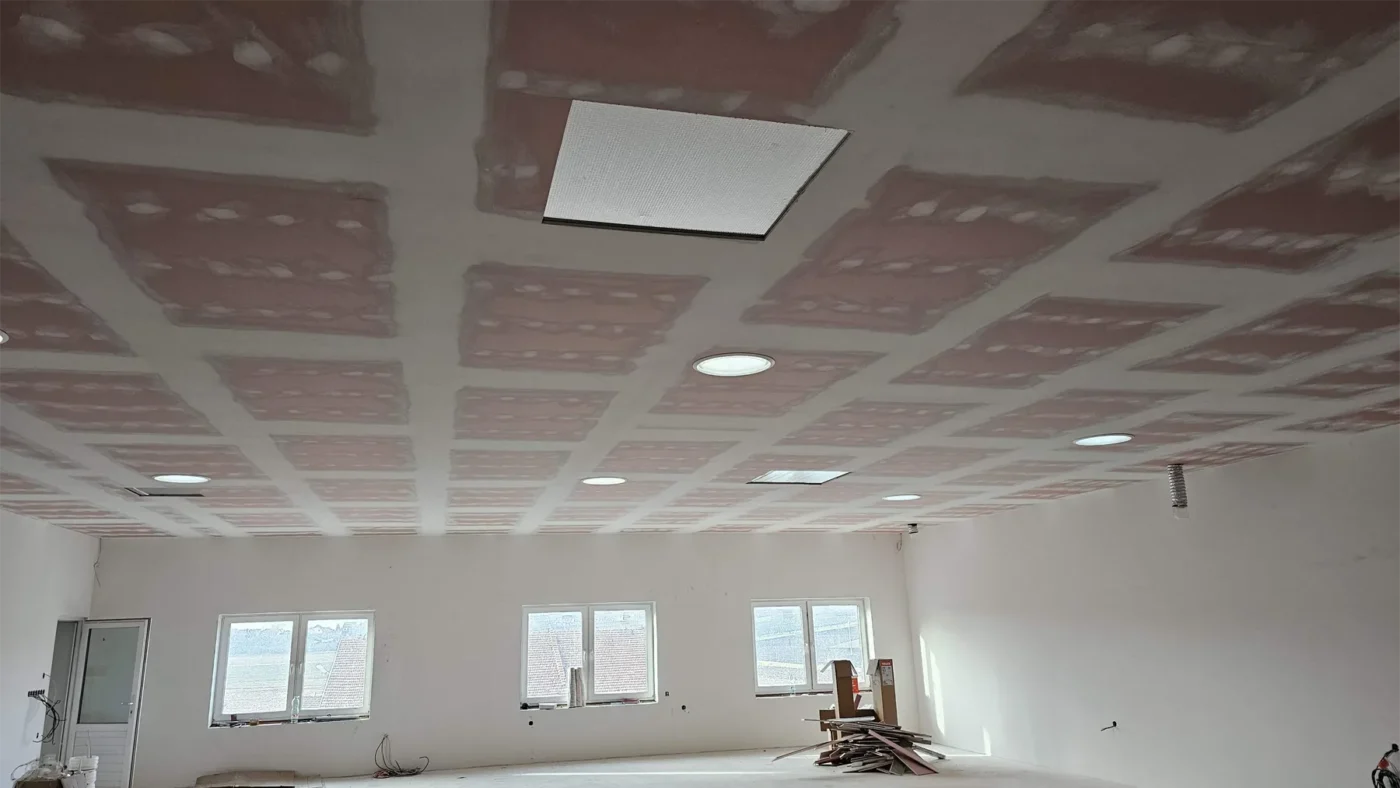 Stropní kazetová klimatizace do kanceláří - Telnice