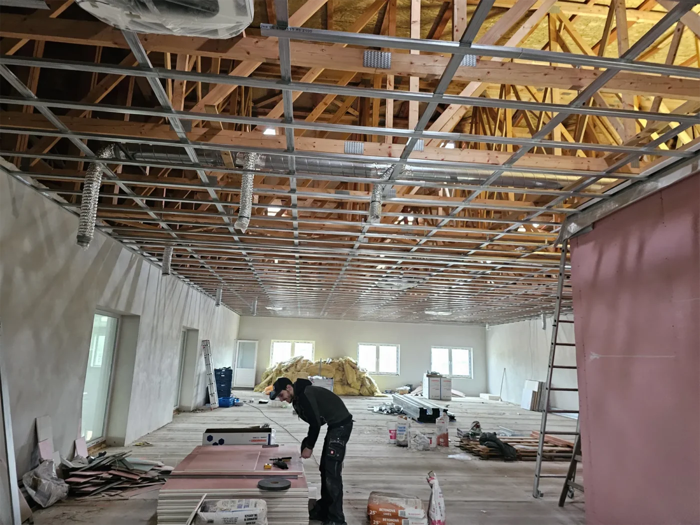 Stropní kazetová klimatizace do kanceláří - Telnice